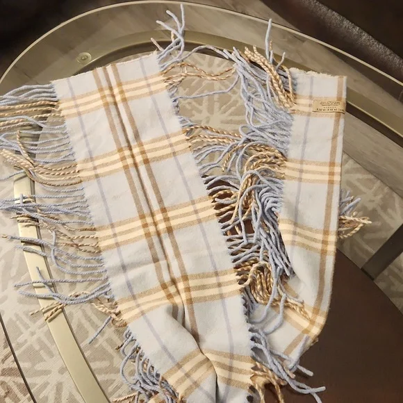 BURBERRY SCARF - Picture 3 of 5
